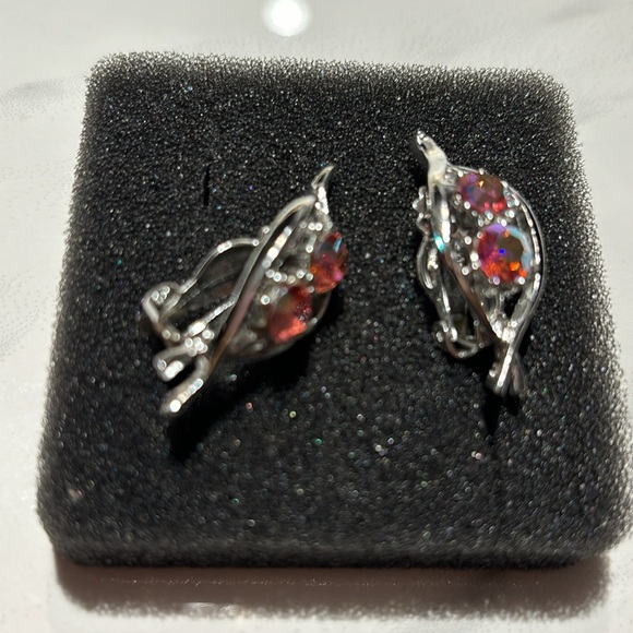 Vintage Clip on earrings - Picture 2 of 4